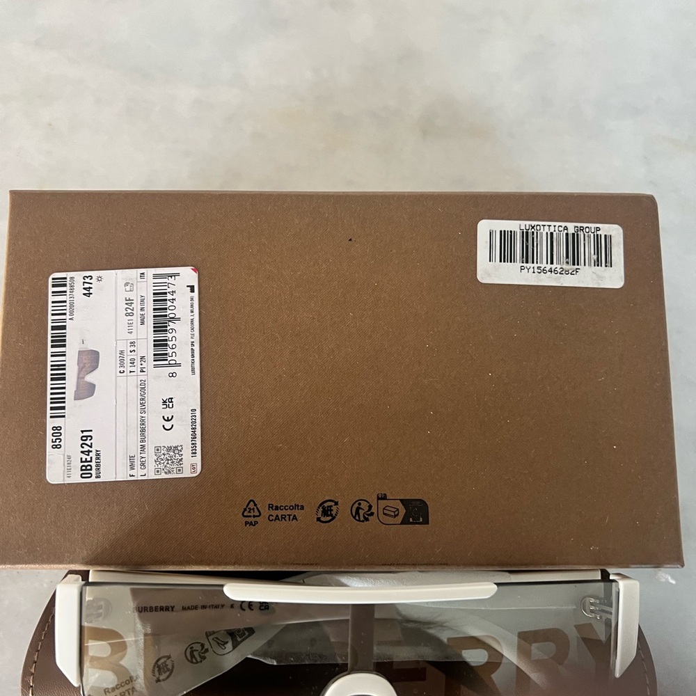 COPY - Burberry sunglasses 🕶️ - Picture 2 of 7